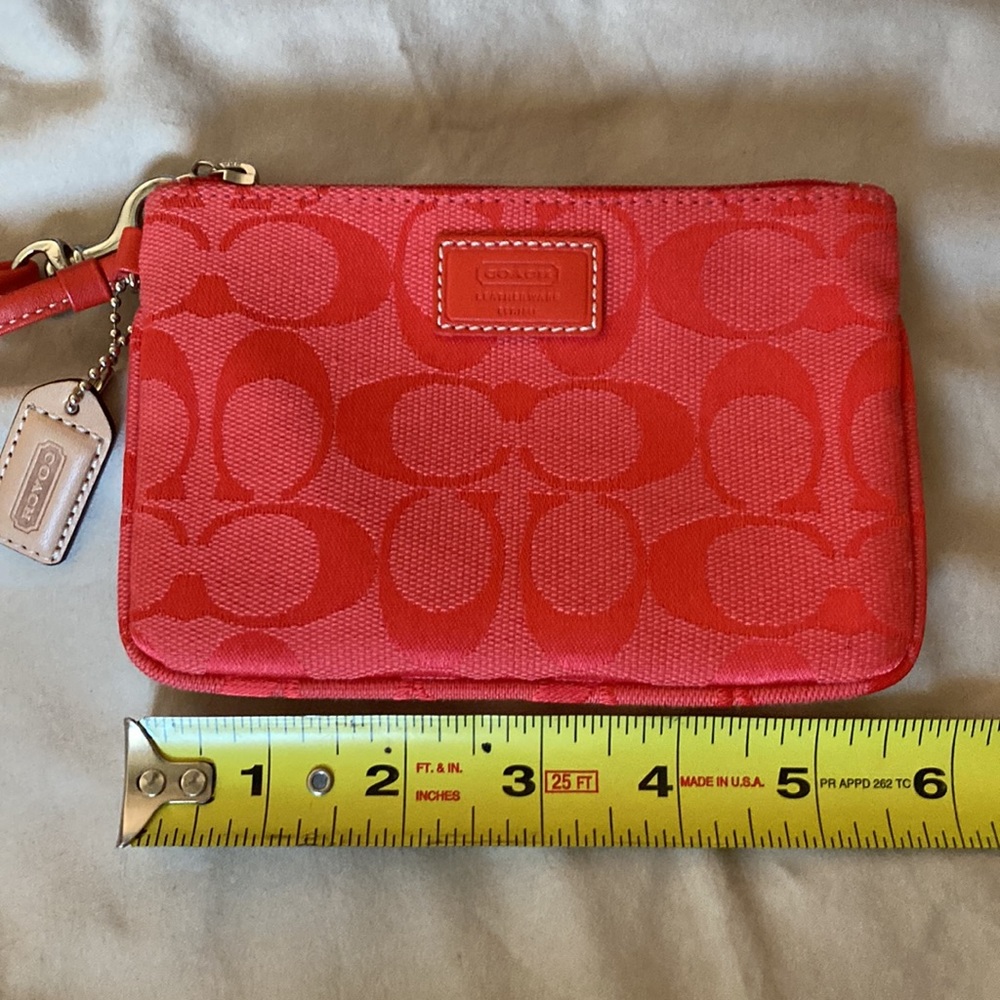 Coach Signature Red Jacquard Corner Zip Card Holder Wristlet - Picture 2 of 8